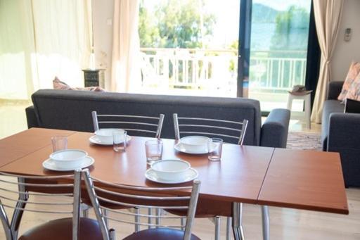 Lavish & Spacious Apt With Stunning Seaview, 10 Min Ath Airport Artemi Extérieur photo