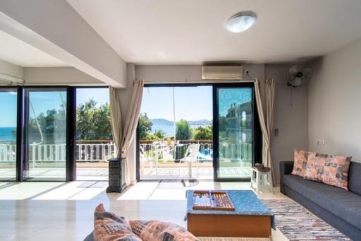 Lavish & Spacious Apt With Stunning Seaview, 10 Min Ath Airport Artemi Extérieur photo