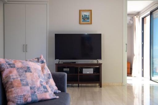 Lavish & Spacious Apt With Stunning Seaview, 10 Min Ath Airport Artemi Extérieur photo