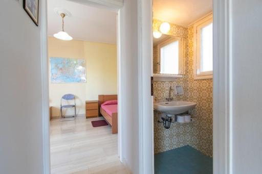 Lavish & Spacious Apt With Stunning Seaview, 10 Min Ath Airport Artemi Extérieur photo